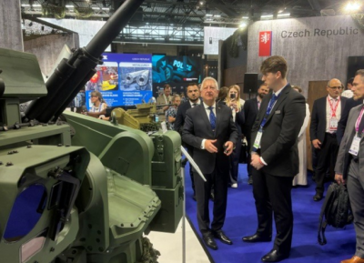 Czech Minister of Defence visits EVPU Defence at Eurosatory